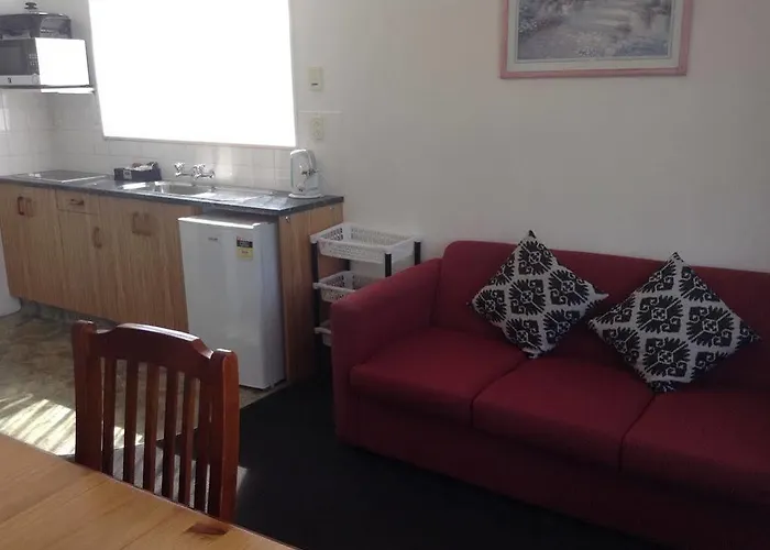 Rose Court Motel 4*