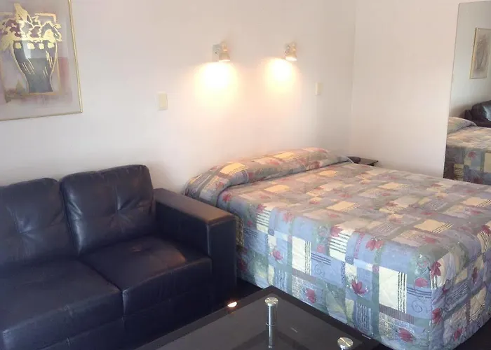 Rose Court 4*